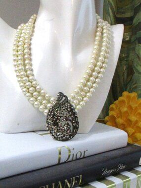 HEIDI DAUS TIERED TAPESTRY TRIPLE STRAND NECKLACE  LIKE NEW